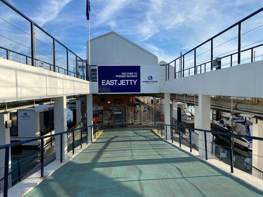 Sea Breeze In Marina With Free Parking Hébergement de vacances
