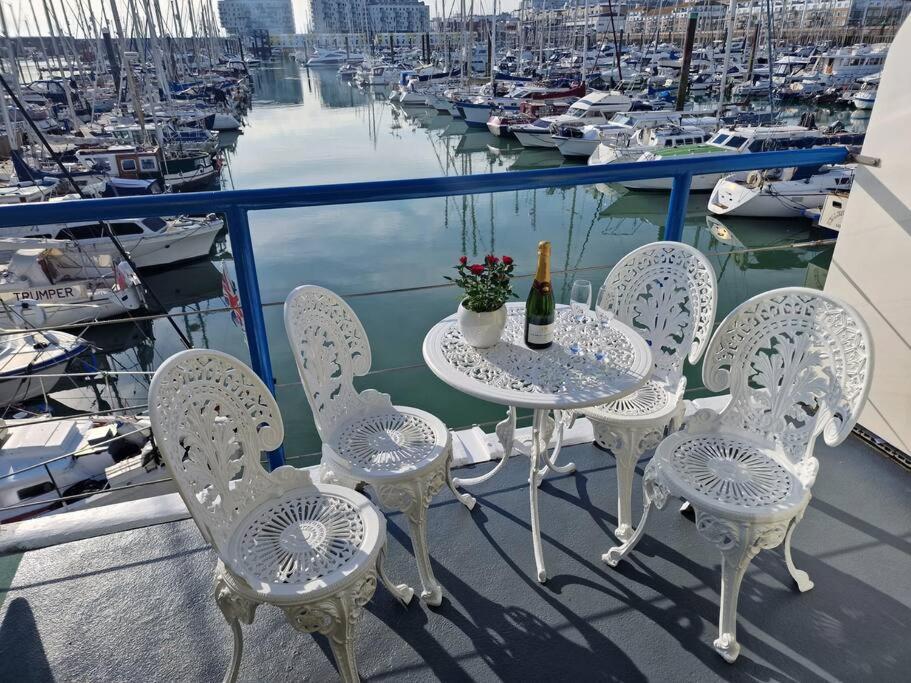 Hébergement de vacances Sea Breeze In Marina With Free Parking *
