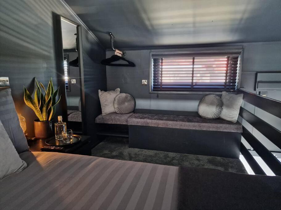 Sea Breeze In Marina With Free Parking * Hove