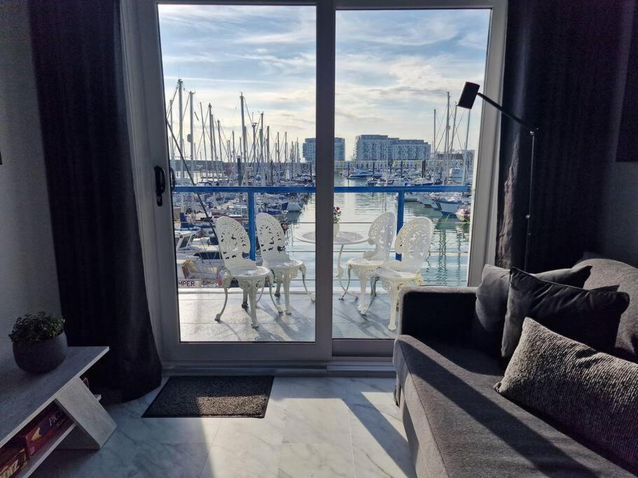 Sea Breeze In Marina With Free Parking *