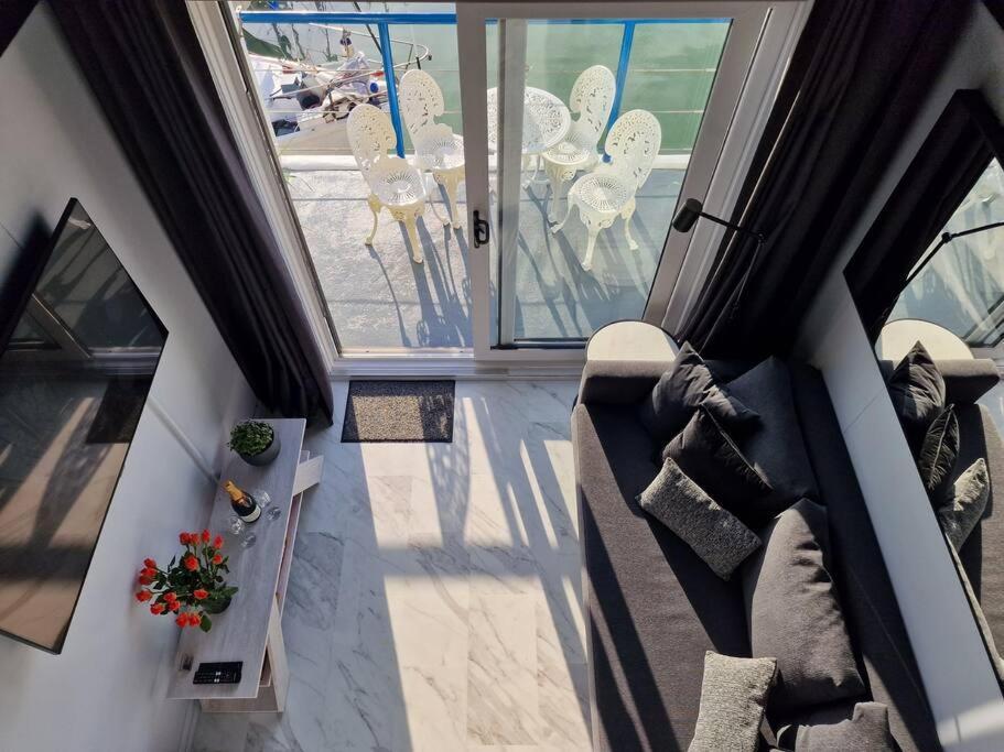 Sea Breeze In Marina With Free Parking